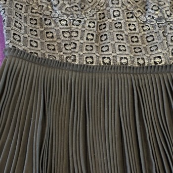 Dress Black Lace W/pleated Skirt 6